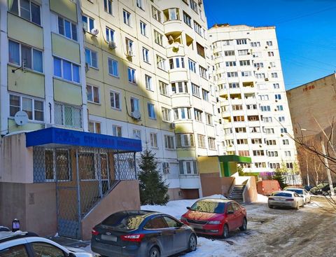 Продам помещение общей площадью 131.5 кв. м. Находится по адресу: Московская обл., г. Балашиха, ул. Солнечная, д.23. Помещение находится на первом этаже дома. Из коммуникаций: электроснабжение, водоснабжение, канализация, отопление. Рядом Храм, магаз...