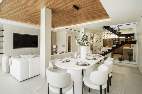 Stap binnen in een wereld van verfijnde elegantie en onvergetelijke vergezichten met deze luxe villa. Dit is niet zomaar een woning; het is een toevluchtsoord waar comfort en stijl onbelemmerd samenkomen. Met een indrukwekkende architectuur en een on...