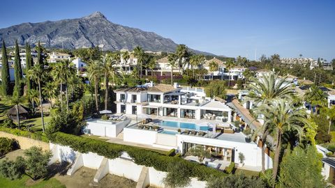 Diese atemberaubende Luxusvilla in Marbella bietet Ihnen ein unvergleichliches Wohnerlebnis. Mit 7 geräumigen Schlafzimmern und 8 Badezimmern ist dieses Anwesen perfekt für große Familien oder Gruppen von Freunden. Die Villa erstreckt sich über eine ...