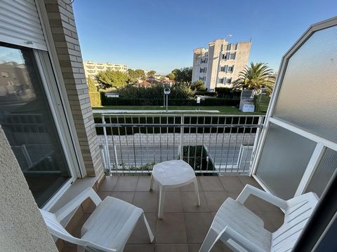 Penthouse en duplex à vendre à Sant Carles de la Rapita, Costa Dorada. A 2 min à pied de la plage d’El Suis, proche de toutes les commodités. L’appartement est situé au premier étage, il a une superficie de 71m2. Ils sont répartis dans un salon avec ...