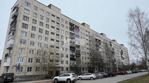 1698486 Продается 3-комнатная квартира в г. Светогорске, ул. Спортивная дом 10. Квартира расположена на первом высоком этаже 9-ти этажного панельного дома 1975 года постройки. Общая площадь квартиры 57,1м2. Планировка квартиры смежно-изолированная. О...