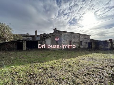 Votre conseiller immobilier jules LAVAUD vous propose à la vente à LOUDUN ( 86200 ) cette maison à rénover de 105m² située sur la commune de LOUDUN direction ROSSAY. La maison est composée au rez-de-chaussée d'un salon, d'une cuisine, trois chambres,...