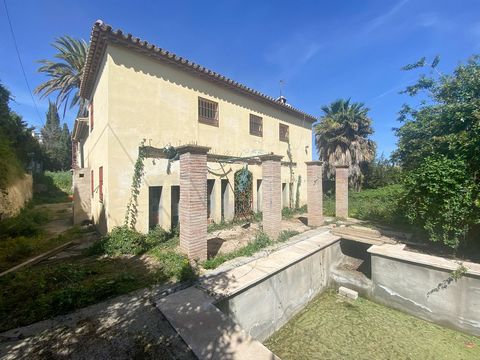 Located in Nueva Andalucía. FANTASTIC INVESTMENT OPPORTUNITY. Located in the heart of Nueva Andalucia, close to all kinds of amenities and in a quite neighbourhood surrounded by detached villas. In need of renovation and refurbishment, this is a grea...