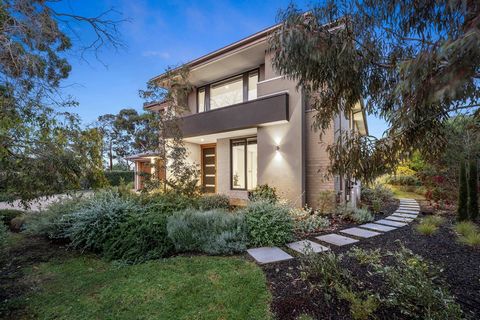 Expressions of Interest close Tuesday 11th December 3.00pm (unless sold prior) Designed to answer all the demands of modern-day family living, this as-new contemporary entertainer on 1393 sqm (approx) offers the ultimate in quiet luxury and convenien...