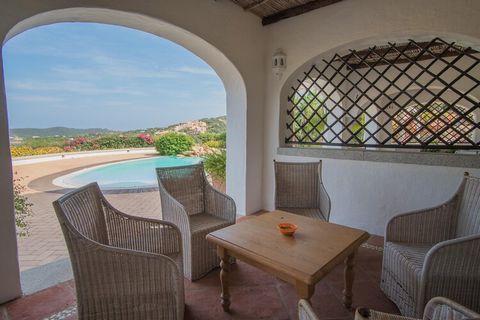 Il residence per vacanze Il Giardino degli Oleandri si trova nel cuore dell'esclusiva Costa Smeralda, non lontano dalle più belle spiagge della zona. Dista solo 3 km dal centro di Porto Cervo, meta nota per le sue boutique esclusive e i locali glamou...