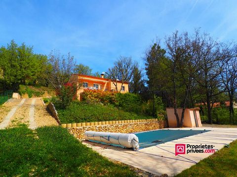 En Provence dans le parc naturel du Verdon au calme dans un petit village à quelques kilomètres du lac de Ste Croix du Verdon du lac d'Esparron de Verdon de Moustiers Ste Marie. Villa 160 m² de 2005 exposée plein sud sur deux niveaux avec deux logeme...