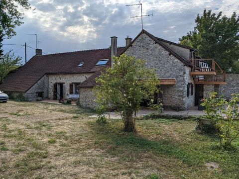 C'est une maison de campagne + Maison de vacance 8 pièces et 5 chambres a Essarts les Sézanne Prix 420 000 euros - Honoraires charge vendeur 47 km de la gare d'Épernay et de l'aéroport de Vatry Maison a 1 h de PARIS.nA 30 minutes de Provins, et moins...