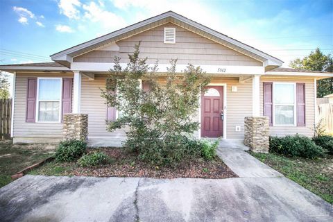 Bienvenue dans cette maison magnifiquement conçue dotée d’un grand porche, parfait pour se détendre et profiter du plein air. Avec une superficie habitable de 1064 pieds carrés, cette propriété comprend 3 chambres spacieuses et 2 salles de bains mode...