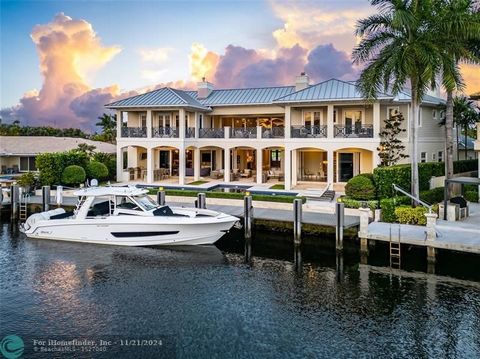 Exceptionnel domaine en eau profonde d’inspiration côtière sur 87 ± de front de mer le long du large Cap Knight Bayou, offrant une vue envoûtante sur l’eau. Conçue par Frankel Estate Homes et conçue par Carlos Martin Architect, cette résidence établi...