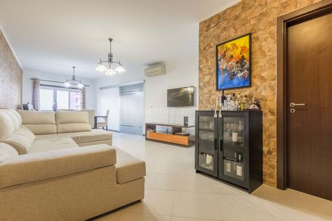 Discover this spacious 2-bedroom apartment with 100 m² in Santa Marta do Pinhal, ideal for those who value comfort, tranquility, and proximity to essential services. This property stands out for its generous spaces and quality finishes. The large 35 ...