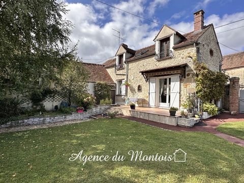 77 - Région DONNEMARIE DONTILLY, à 5 mn de toutes les commodités, dans hameau paisible du Montois vallonné et boisé, sur 2057 m2 de jardin d'agrément et verger clos de murs et de grillage, vue sur la campagne, agréable MAISON BRIARDE en pierres appar...