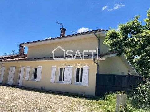 BLANQUEFORT CAYCHAC Proche du Leclerc du Pian, du centre de Caychac, des écoles, des commerces de proximité... Venez découvrir cette maison mitoyenne à étage de 174 m2 sur une parcelle de 268 m2 clôturée, dans un quartier résidentiel et calme. Au rez...