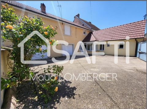 Maud LOMBERGER, votre conseillère en immobilier, vous présente en EXCLUSIVITÉ cette maison de village située sur la commune de MONTARLOT LES CHAMPLITTE. Cette maison spacieuse de 187 m² habitables est nichée sur un terrain sans vis-à-vis de 4 484 m²,...