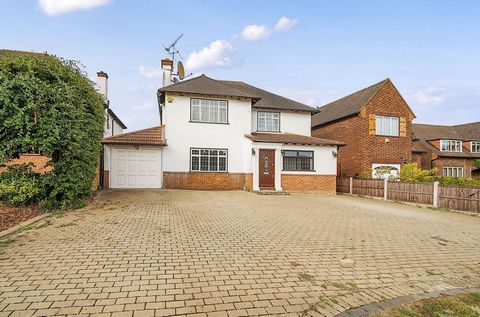 A charming location for this spacious 4-bedroom detached family home which offers 2 large reception rooms, separate utility room and double tandem garage. Through the door and into the entrance hall which leads into a much larger inner hall that coul...