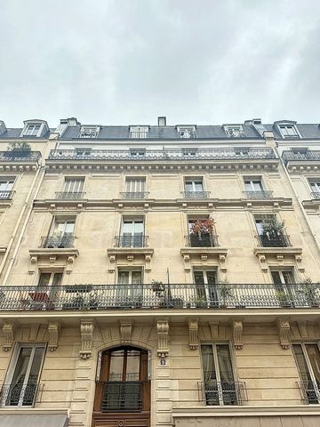 Votre agence KTS L'Immobilier Parisien vous présente en exclusivité, en plein coeur du quartier vavin. Dans un bel immeuble ancien, bien tenu, niché au cinquième étage avec ascenseur, un appartement d'une surface de 38,08m2 loi carrez sous la forme d...