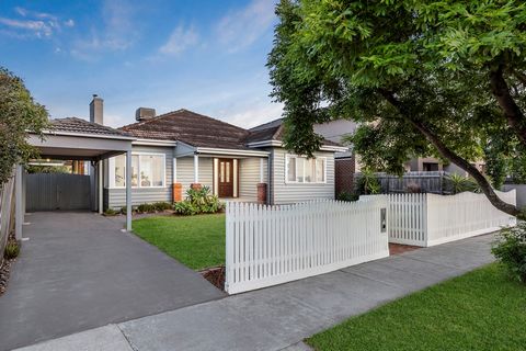 Outstandingly positioned in a tightly-held family friendly neighbourhood in the heart of the coveted McKinnon Secondary College zone, this character-filled single-level four-bedroom two-bathroom classic weatherboard home on 650sqm* offers spacious fa...