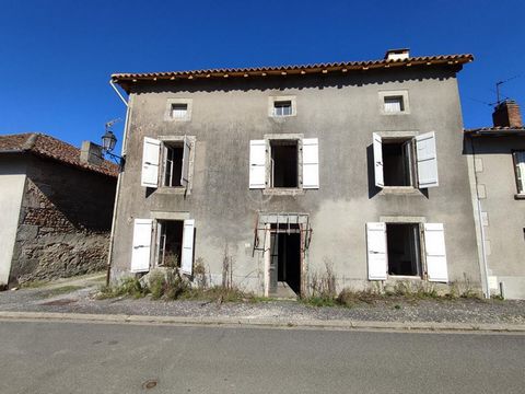 In der Stadt Brigueuil gelegenes, komplett zu renovierendes Haus mit Garten in der Nähe von Annehmlichkeiten - Kanalisation. Kürzlich durchgeführte Arbeiten; Komplett neues Dach, komplett überarbeitetes Fachwerk und Schornsteine. Auf der ersten Ebene...