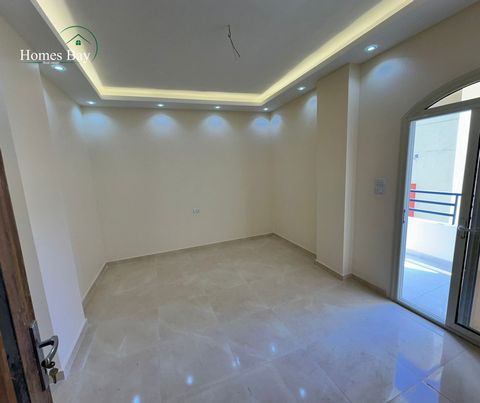 Visión general: Descubra una combinación perfecta de tranquilidad y estilo en este nuevo apartamento de dos dormitorios listo para entrar a vivir en Al Ahyaa, Hurghada. Este apartamento de 105 metros cuadrados ofrece comodidad y elegancia en un espac...