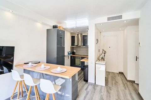 Cet appartement avec une chambre est idéalement situé à Cannes, à 1 minute à pied de la Croisette et à 4 minutes de la rue d'Antibes. Le Palais des Festivals se trouve à 10 minutes de marche. Il peut accueillir jusqu'à 4 personnes. Profitez de l'empl...