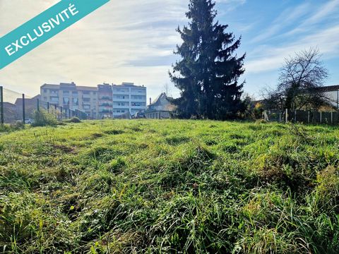 Rare situé dans Saint-Gaudens, ce terrain de 579 m² offre un cadre de vie paisible et agréable. Saint-Gaudens est appréciée pour son ambiance conviviale, ses rues pittoresques et son riche patrimoine culturel. Les habitants bénéficient d'une proximit...