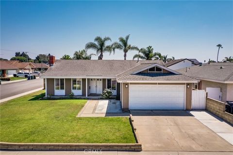 Live the Huntington Beach lifestyle in this beautifully updated single-story home, perfectly located just 2 miles from the sparkling shoreline and vibrant Main Street. Featuring 3 spacious bedrooms, 2 stylishly upgraded bathrooms, and 1,344 sq. ft. o...