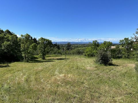 Beau terrain à bâtir avec vue sur les Pyrénées, à Caunes Minervois