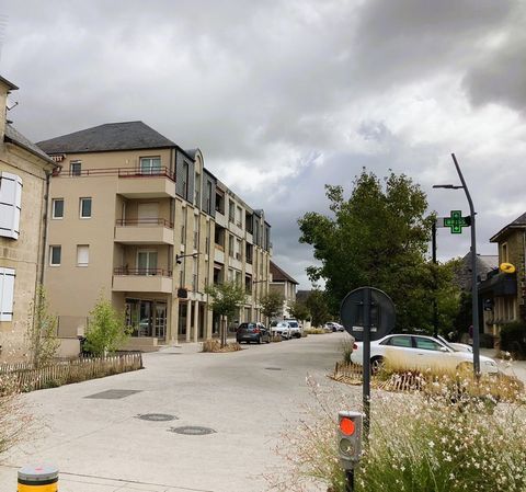 Local Commercial Plein Centre d Ville Malemort 295m2 Parking