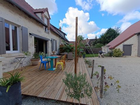 Ancien corps de ferme entièrement rénové avec dépendances et terrain