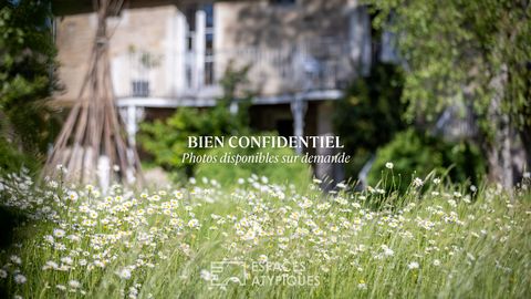 Less than 40 minutes from Besançon, 1h30 from Basel and 2h30 from Geneva, this nineteenth-century stone property is set in a two-hectare landscaped park close to the water. A preserved setting, ideal for combining private residence, event activity or...