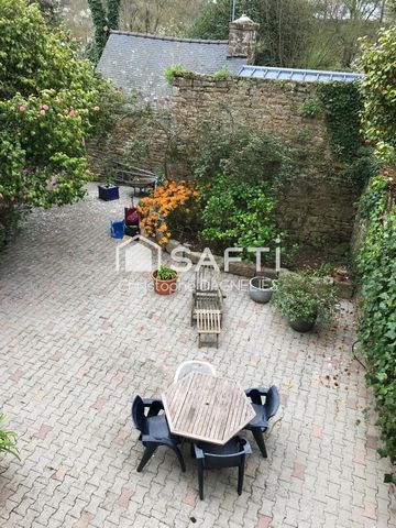 Vaste maison familiale de ville avec grand jardin