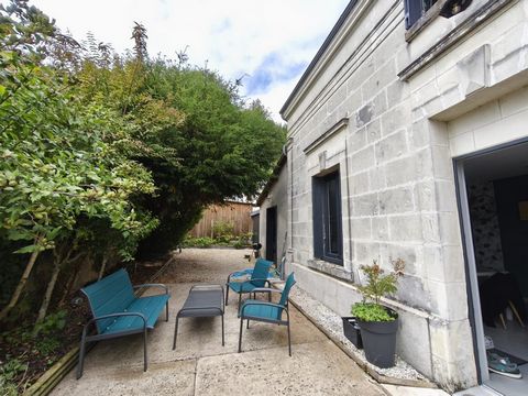 Petite maison traditionnelle en pierre de tuffeau