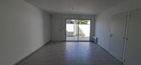 A louer - Appartement T2 récent au centre de Gorges (44190) Situé en plein coeur du bourg de Gorges, découvrez ce bel appartement T2 de 47,47 m², en rez-de-chaussée. Il offre une agréable pièce de vie avec cuisine aménagée et équipée (plaque à induct...