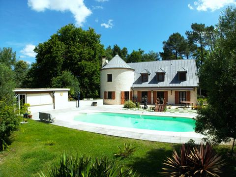 Maison atypique, 7 Pièces, Piscine Chauffée avec Pool House, Garages, Jardin clôturé, Terrain de Pétanque