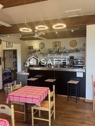 Bistrot restaurant avec terrasse dans ce charmant village médiéval des PO