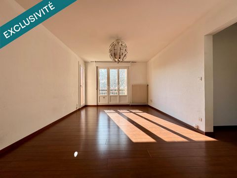 Appartement trois chambres avec deux balcons, une cave