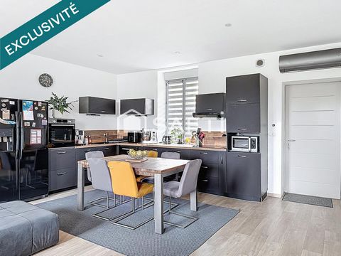 Découvrez ce magnifique triplex de 125 m² de 2018 qui vous séduira par ses volumes généreux et son agencement optimisé sur 2 étages. Un véritable havre de paix alliant confort moderne et praticité au quotidien.