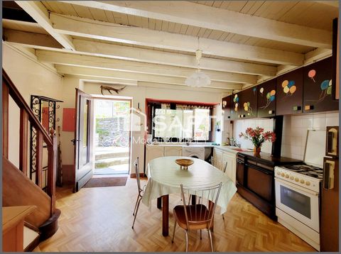 Au cœur de Melles, maison T3 de 60m² dont deux chambres, une terrasse et cave aménageable, un jardin.