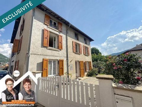 Coublevie, maison en pierre avec jardin, 5 chambres au cœur du vieux bourg