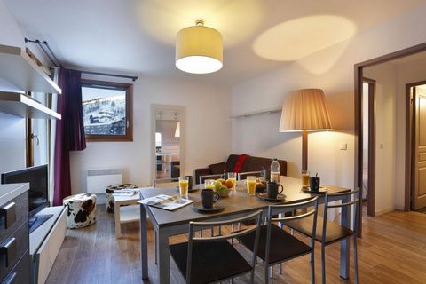 The residence Au Coeur des Ours is situated in the ski resort of Les 2 Alpes in Isere at the foot of the slopes and ski lifts. The residence comprises of 31 comfortable apartments spread over 2 chalets, with luxury facilities. The shops and the ski s...