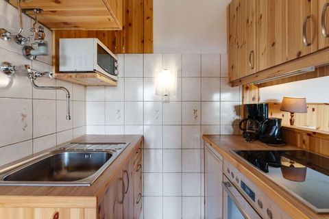 This detached, romantic alpine hut for a maximum of 4 people has a fantastic location in the mountains at approx. 1000 meters, on the southern foothills of the Saualm, right near the town of Eberstein in Carinthia. This farmer's hunting lodge has a c...