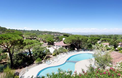 2.5 km from the sandy beach and the center of Saint Aygulf and opposite the lakes of Villepey you will find this holiday park. The holiday park consists of 80 apartments and is located on a 2 ha site. midway between oak and eucalyptus trees. The apar...