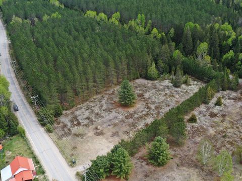 Flat land ready to build with mature tree. Near bike path, snowmobile trail, hospital and airport. Centris#25649695 The dimensions of the land are approximate, the land in the process of subdivision. INCLUSIONS -- EXCLUSIONS --