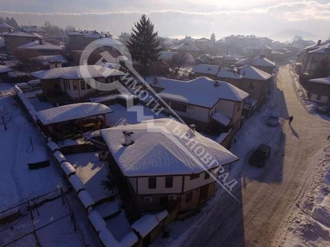 Imoti Tarnovgrad le ofrece un complejo hotelero situado en un lugar tranquilo, a 7 minutos a pie del centro de Elena. La propiedad consta de cuatro edificios: dos casas amuebladas y una gran taberna para 20 personas y un rincón panorámico de verano. ...