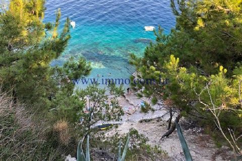 Attractive building plot for sale, situated on top location in the first row to the sea at Omiš riviera. The plot is located in a mixed use zone (M1) in a lively coastal village near Omiš and has direct access to a beautiful beach and crystal clear s...