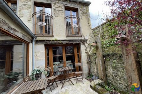 BRITTANY, COTES D'ARMOR, Dinan - Exceptional house, T4, beautifully renovated, in the historical village of Lehon on the River Rance For sale : Come and discover in Lehon, Dinan (22100) this 4 room house offering 113 m2 living space. It is a house of...