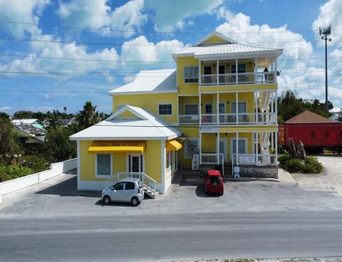 The finest commercial building to come on the market in Abaco, this building boasts 3 stories with spectacular views & is located directly on the harbour front of Marsh Harbour. It is adjacent to massive new and existing commercial activity, includin...