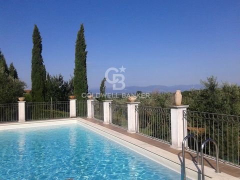 LAZIO - VITERBO - SORIANO NEL CIMINO BARE OWNERSHIP OF SINGLE-FAMILY VILLA WITH SWIMMING POOL Superb Detached Villa surrounded by greenery with exclusive privacy, but at the same time not totally isolated. The Villa is on two levels for a total of 27...