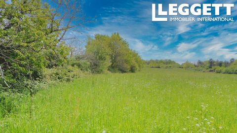 A20789BLO16 - Plot of land of 620 m2 ideal for a not too ambitious real estate project. Can also be suitable for a small holiday home project or first purchase (self-build). 25 km from Angoulème . Information about risks to which this property is exp...