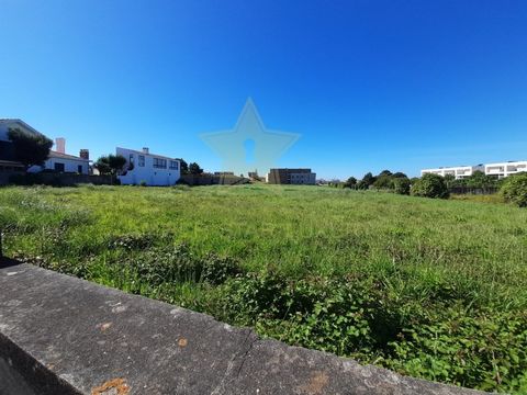 1660m² plot divided into two lots, located in a good area of São Félix da Marinha, around a multi-family area, green spaces and the beach, served by shops and everyday services. This is a plot of land comprising two articles, for which an architectur...