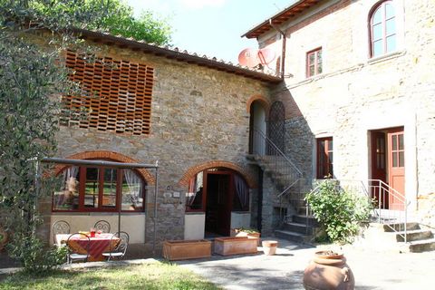 Old country house from the fifteenth century, where the charm of the past is in perfect harmony with the modern conveniences. It's the first house of the town of Cascia along the provincial road towards Reggello Valdarno, a short distance from the ol...